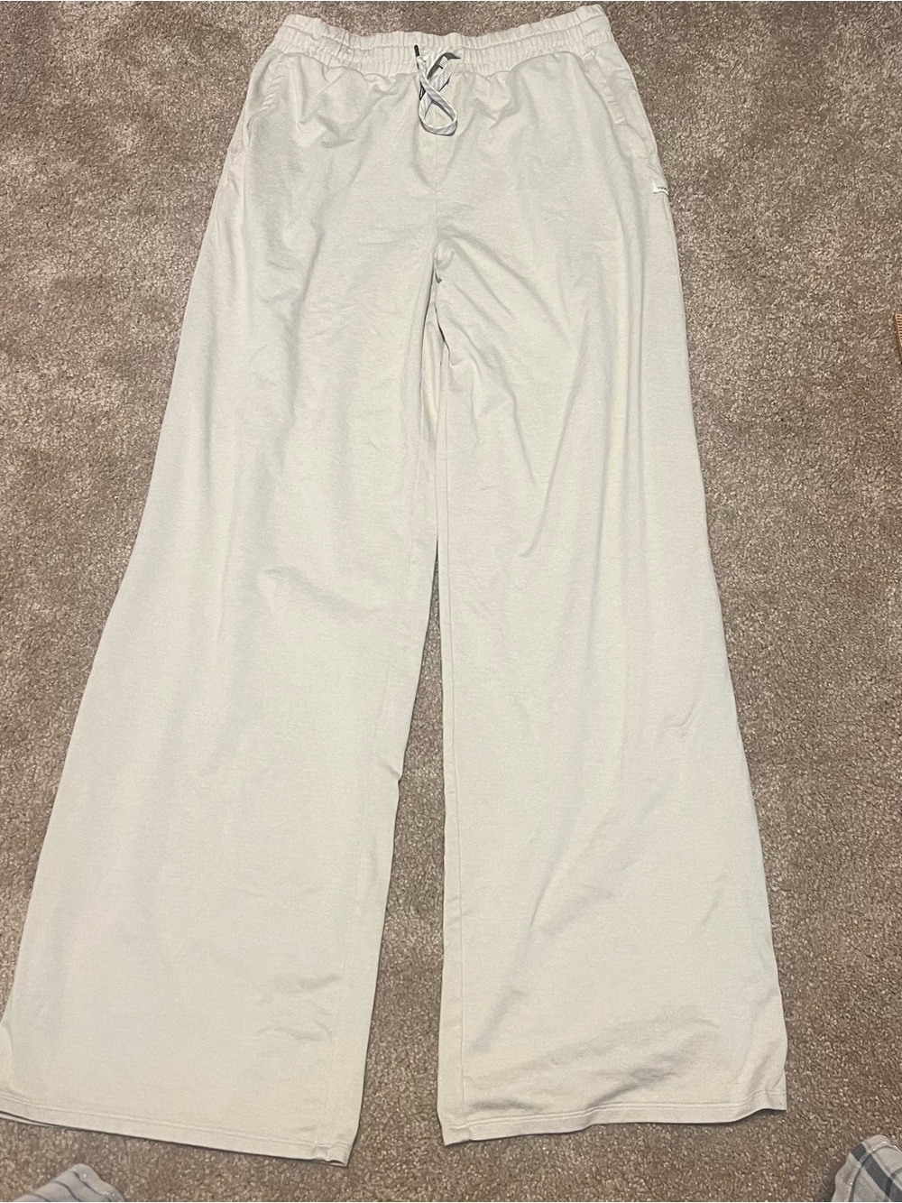 Vuori halo wide leg pants sz M